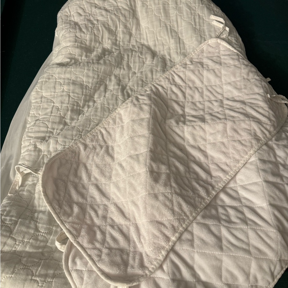 Waterproof crib mattress protector and 2 waterproof pads